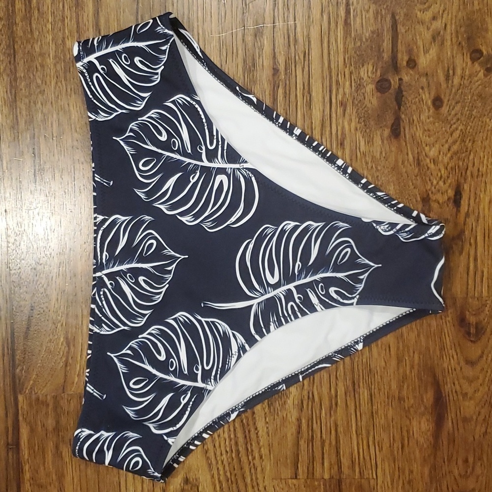 Womens Cupshe navy blue leaf print bikini bottoms size M